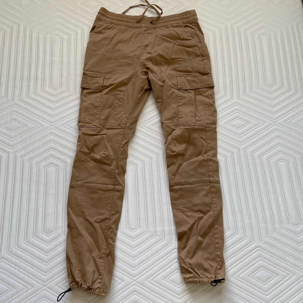 Men’s tan cargo pants